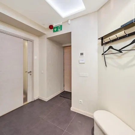 Boutique Flat - Shower - Sound System